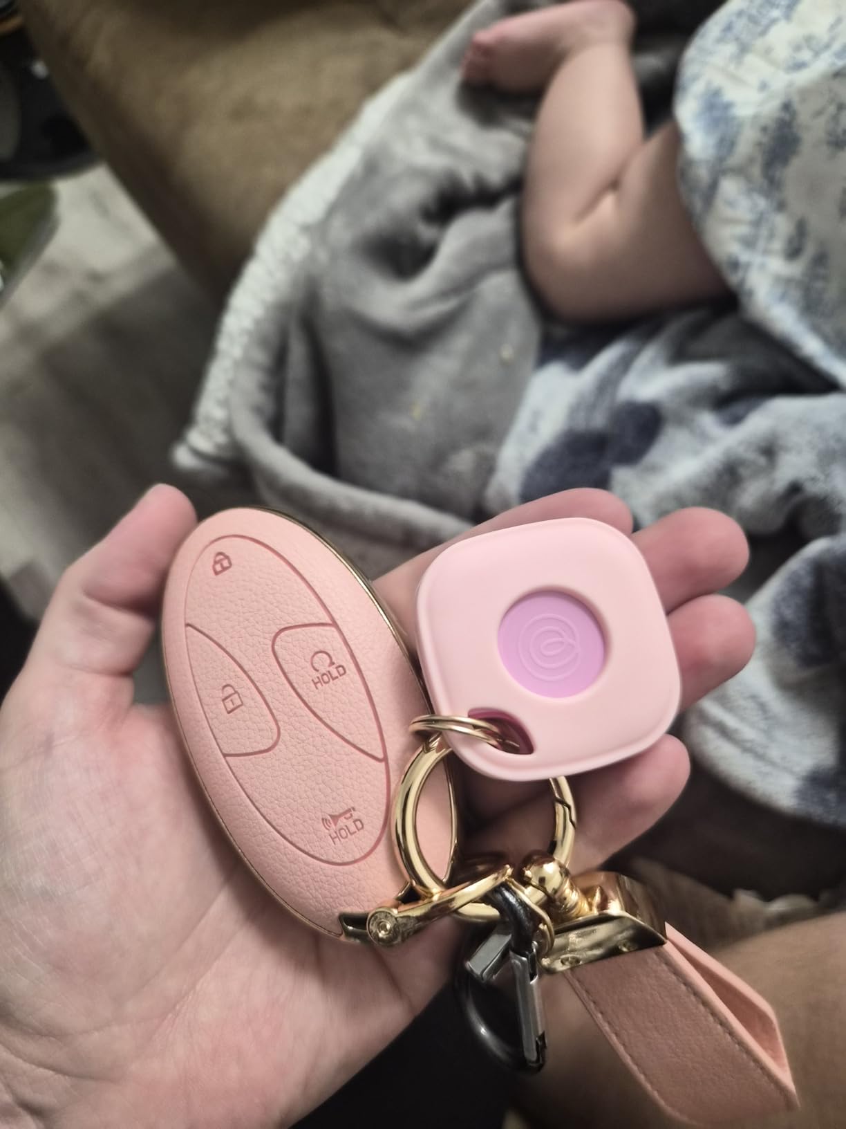 Tile - Bluetooth Tracker, Keys Finder and Item Locator for Keys, Bags and More. Phone Finder. Both iOS and Android Compatible. 1-Pack (Black) customer photo 2