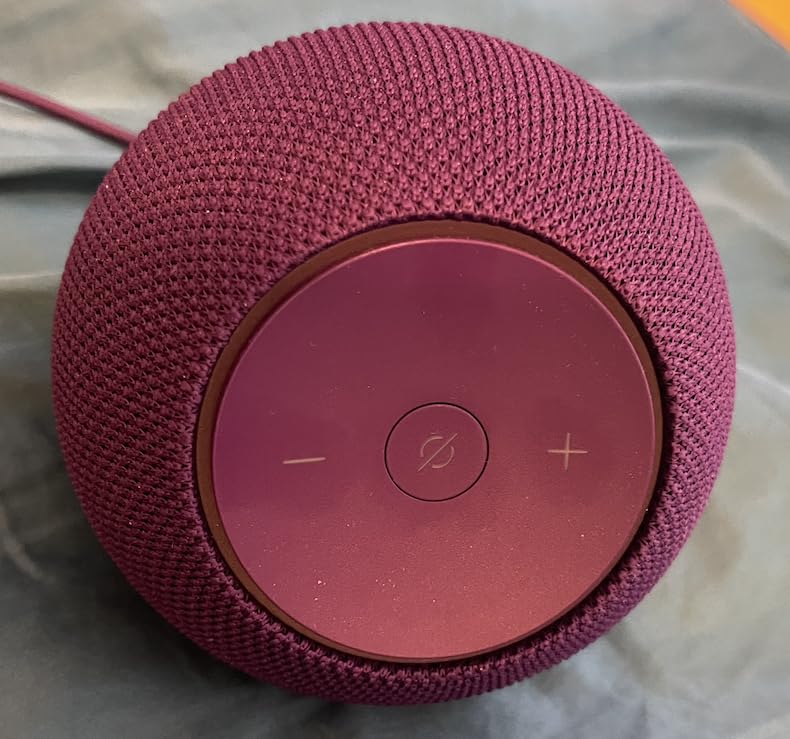 Amazon Echo Dot Max (newest model), Alexa speaker with room-filling sound and nearly 3x bass, Glacier White customer photo 1