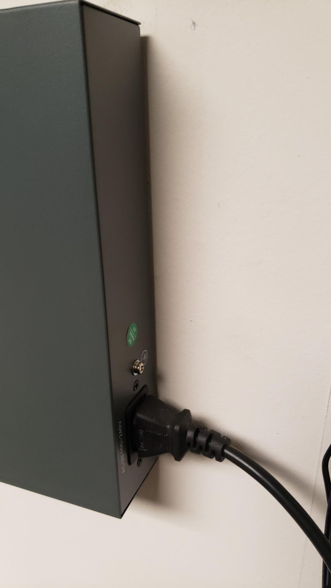MokerLink 8 Port 2.5 Gigabit PoE Managed Switch, 8x2.5G POE, 2x10G Ethernet, 4x10G SFP+, IEEE8023af/at PoE 120W, Web/CLI L3 Managed, Desktop|Rackmount Network Switch customer photo 1