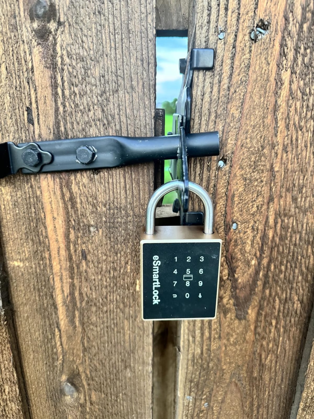 New Smart Padlock with Key, Heavy Duty Combination Padlock, RFID Pad Lock with Codes Bluetooth APP Access, Outdoor Waterproof Electronic Key Lock for Gate Fence Shed Locker Garage Garden customer photo 1