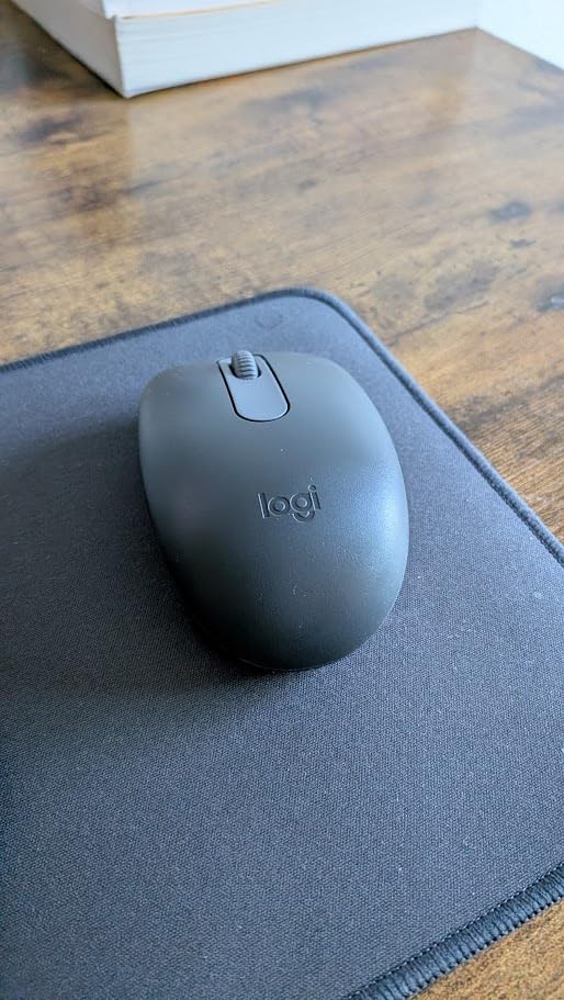 Logitech M196 Compact Ambidextrous Bluetooth Wireless Mouse - Graphite customer photo 2