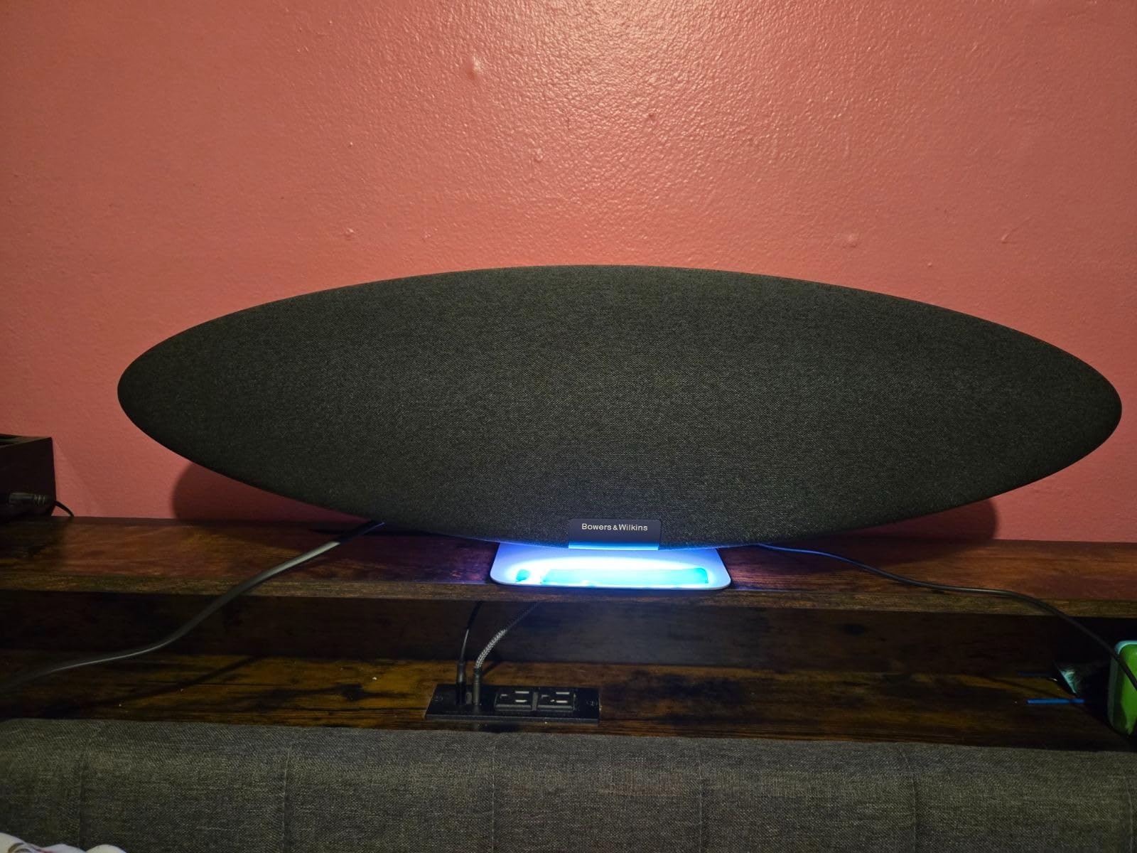 Bowers & Wilkins Zeppelin Pro Edition Wireless Speaker, Solar Gold customer photo 1