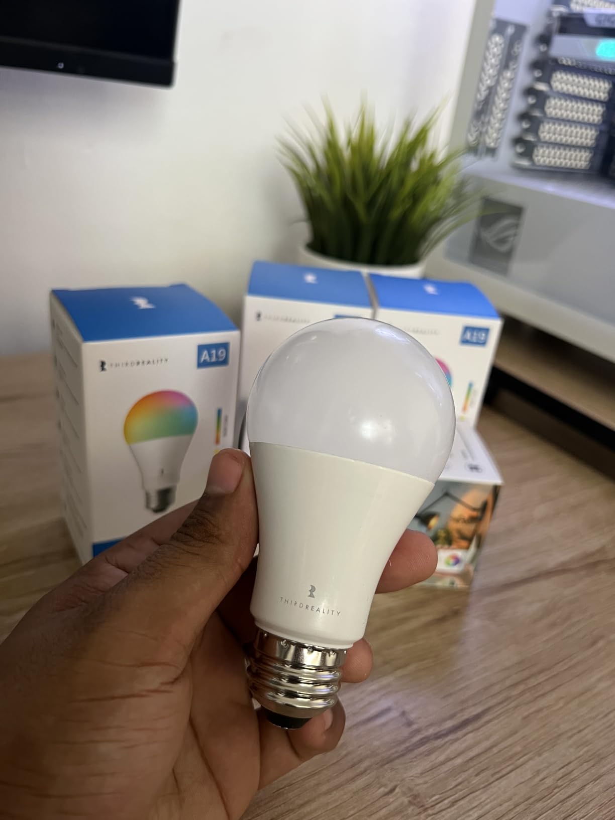 THIRDREALITY Zigbee Smart Color Bulb ZL1 4Pack, Compatible with Home Assistant(ZHA&Z2M), SmartThings, Aeotec, Homey, Hubitat or Echo Devices With Built-in Hub, A19 RGBCW Bulb, 2700K-6500K Tunable, 800 Lumens customer photo 2