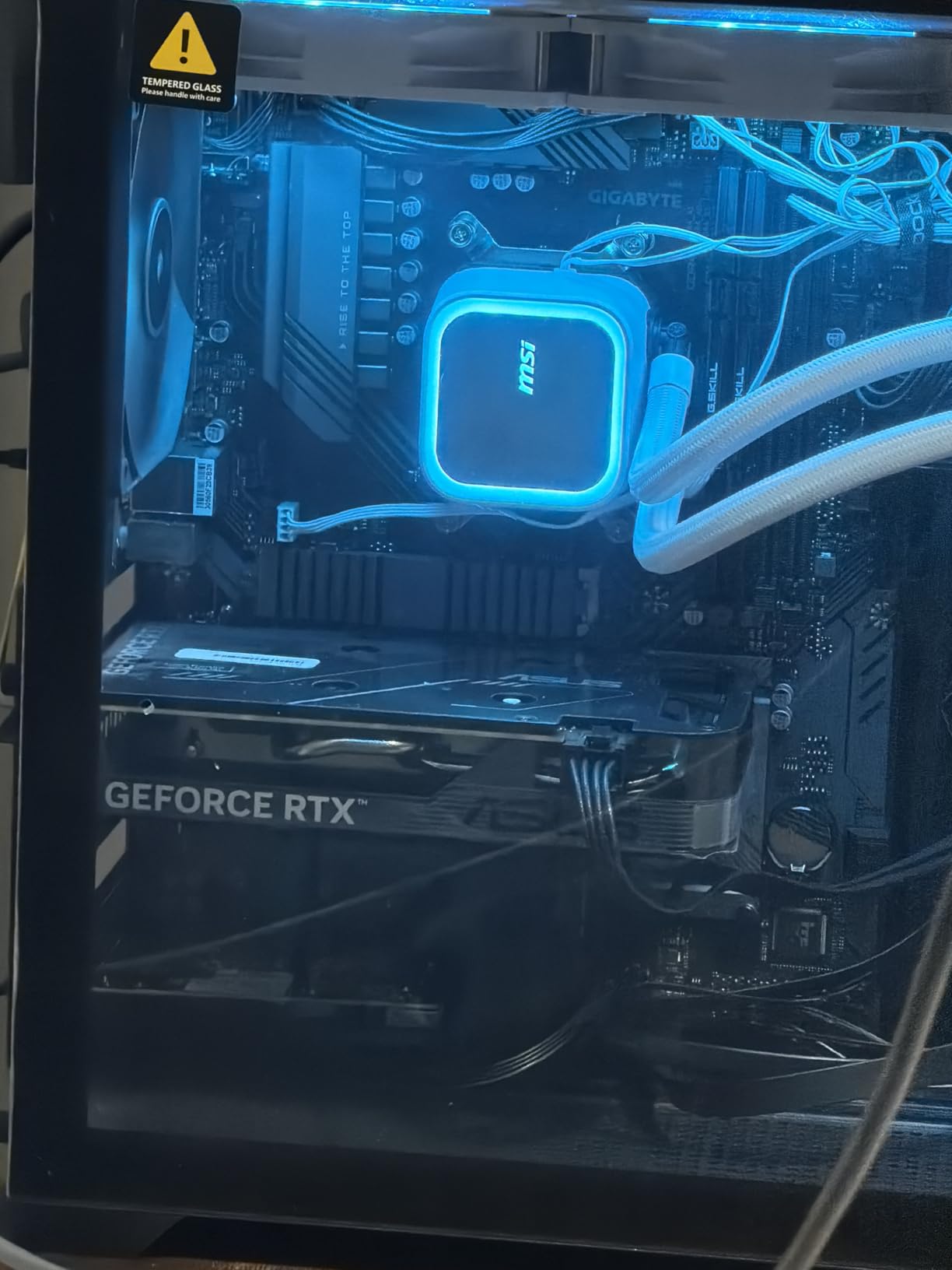ASUS Dual GeForce RTX 4060 V2 OC Edition (PCIe 4.0, 8GB GDDR6, DLSS 3, HDMI 2.1a, DisplayPort 1.4a, 2-Slot Design, Axial-tech Fan Design, 0dB Technology) (Renewed) customer photo 2
