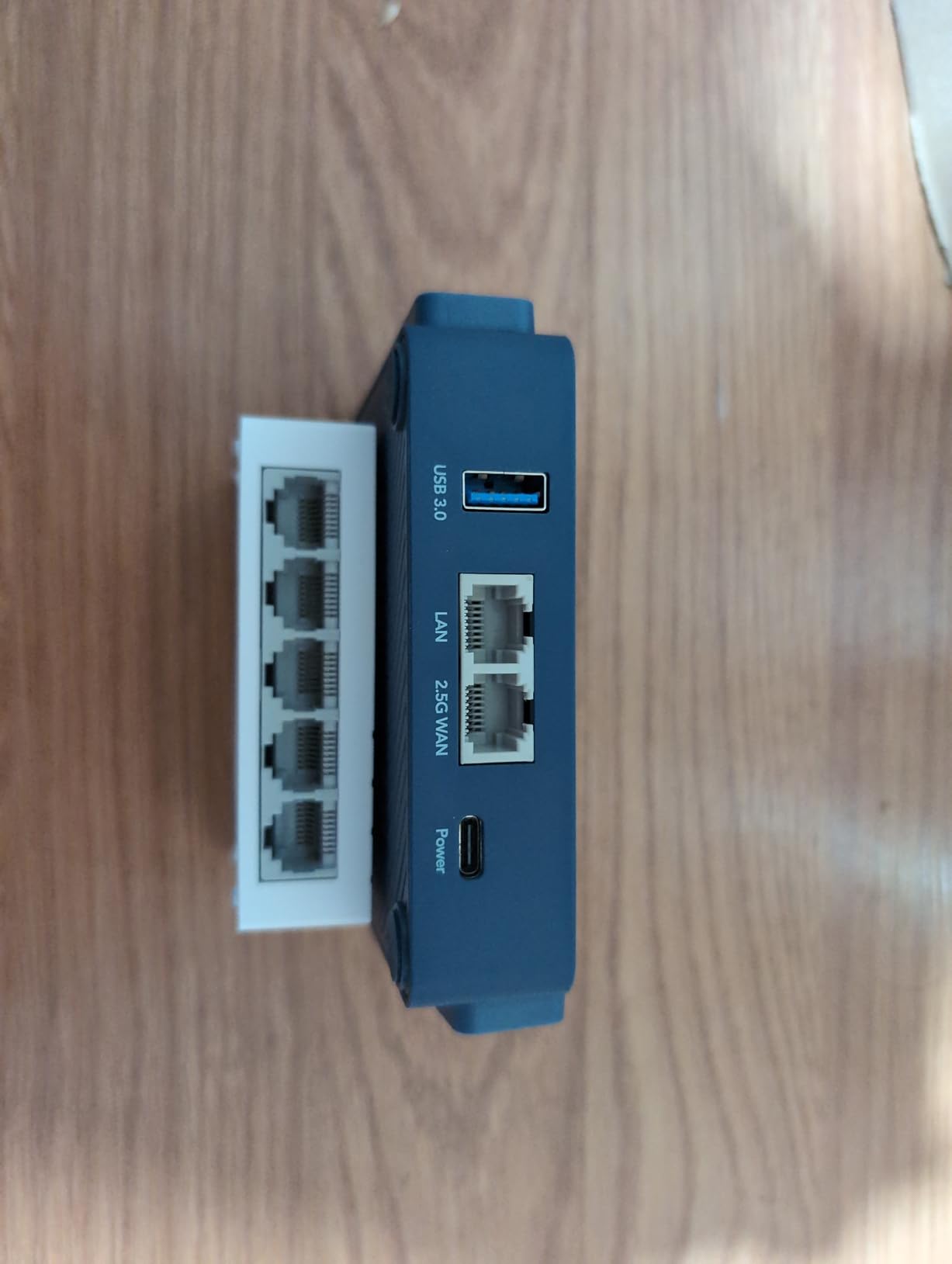 Cudy 5-Port Gigabit Ethernet Network Switch, USB-C Power Input, GS105U | 5x GbE, Type-C powered, plug & play, auto-negotiation, auto MDI/MDI-X, jumbo frame, QoS, silent plastic body, ultra-slim customer photo 1
