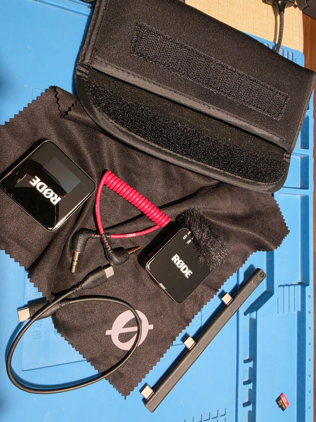 RØDE Wireless GO (Gen 3) (2 TX + 1 RX + Charging Case), 32-Bit Float | 32-bit Float Recording, Automatic Level Control, for Phones, Cameras and Computers (Black) customer photo 1