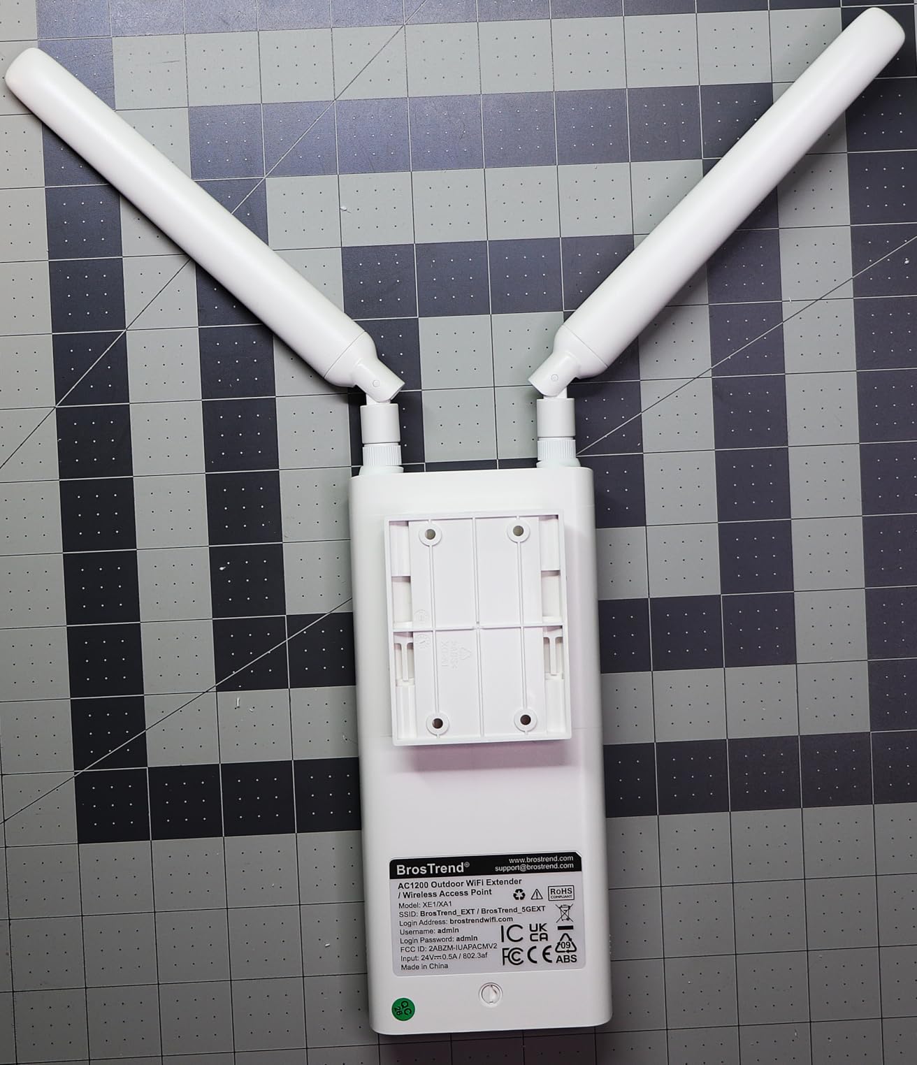 BrosTrend AC1200 Outdoor WiFi Access Point Gigabit Long Range, PoE Powered customer photo 1