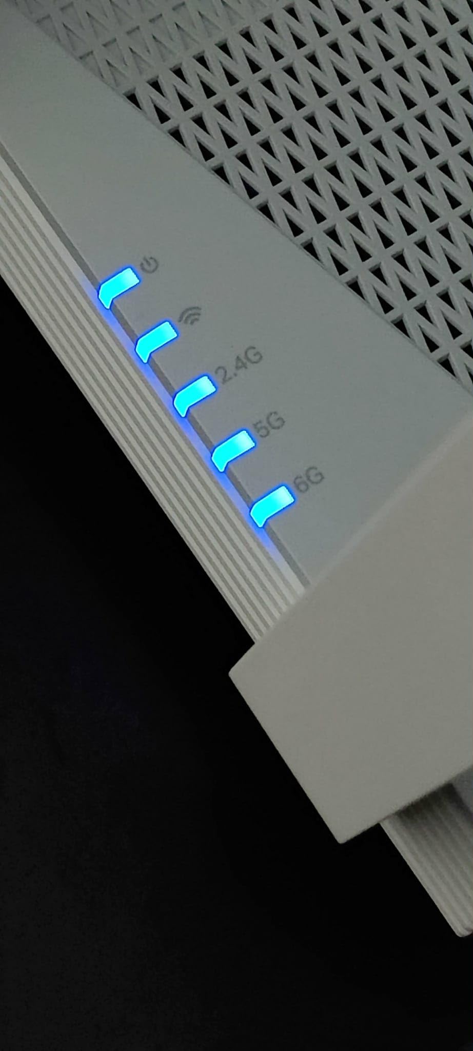 TP-Link RE813XE AXE5400 Wi-Fi 6E Range Extender w/Ethernet Port | 5.4 Gbps Tri-Band Wireless Repeater Amplifier | Up to 2800 Sq. Ft., 96 Devices | 6 GHz Band, 160 MHz | APP Setup | OneMesh Compatible customer photo 1