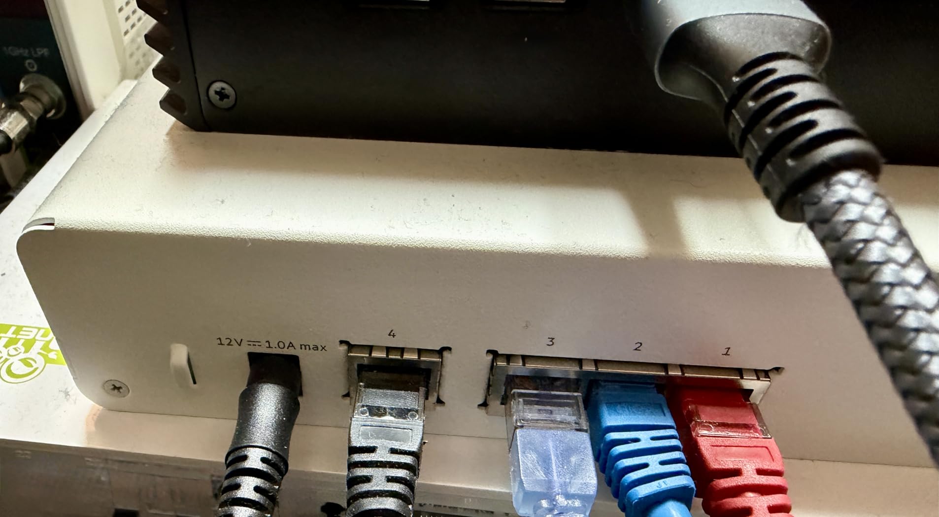 HPE Networking Instant On Secure Gateway SG1004 4-Port 1G Smart-Managed Gateway, 4X 1GBase-T, US Cord (S0G33A#ABA) customer photo 2