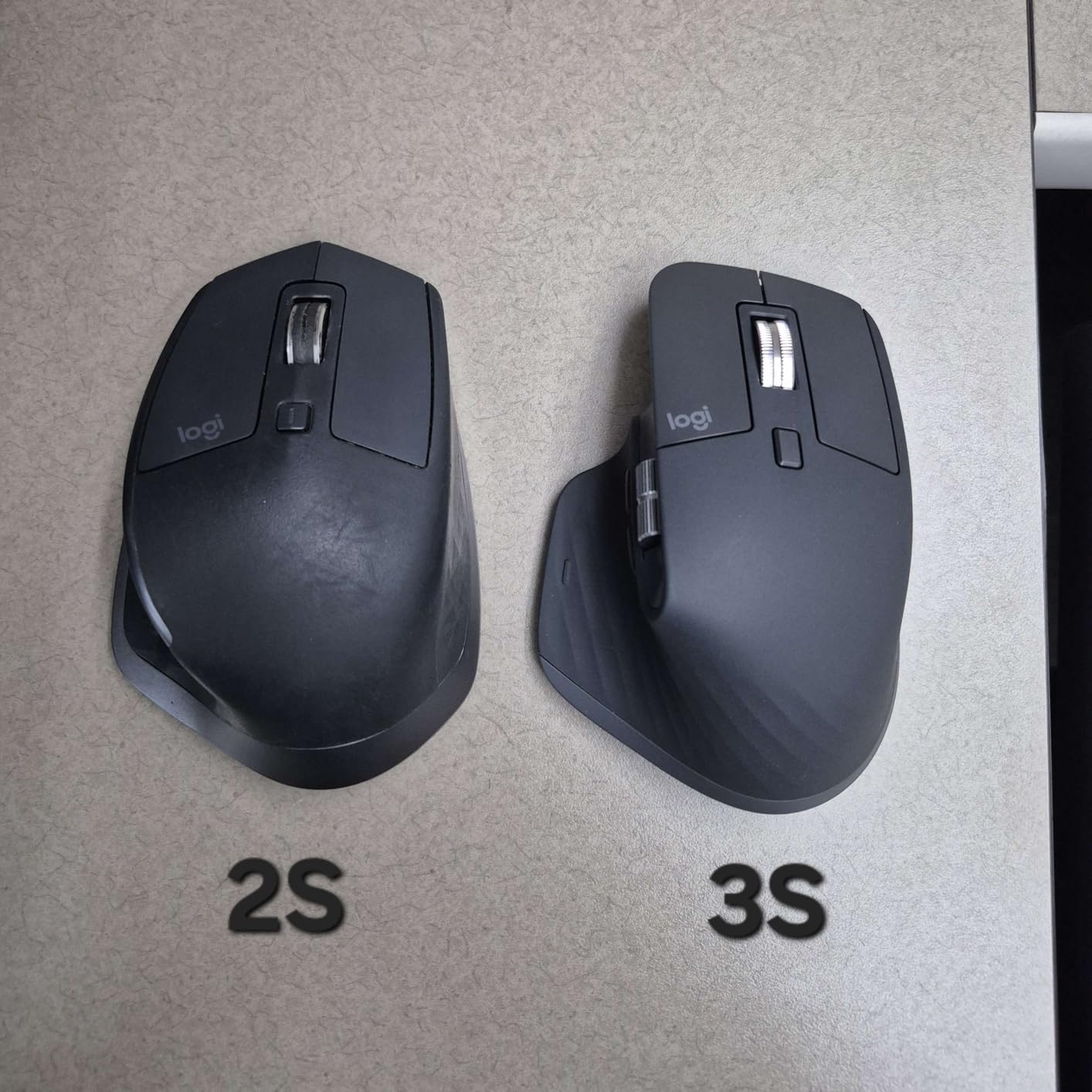 Logitech MX Master 3S Bluetooth Wireless Mouse No Receiver - Graphite | MagSpeed Scrolling, 8K DPI tracking, Quiet clicks, Programmable buttons, Bluetooth, Windows PC, Mac, Linux, Chrome customer photo 2