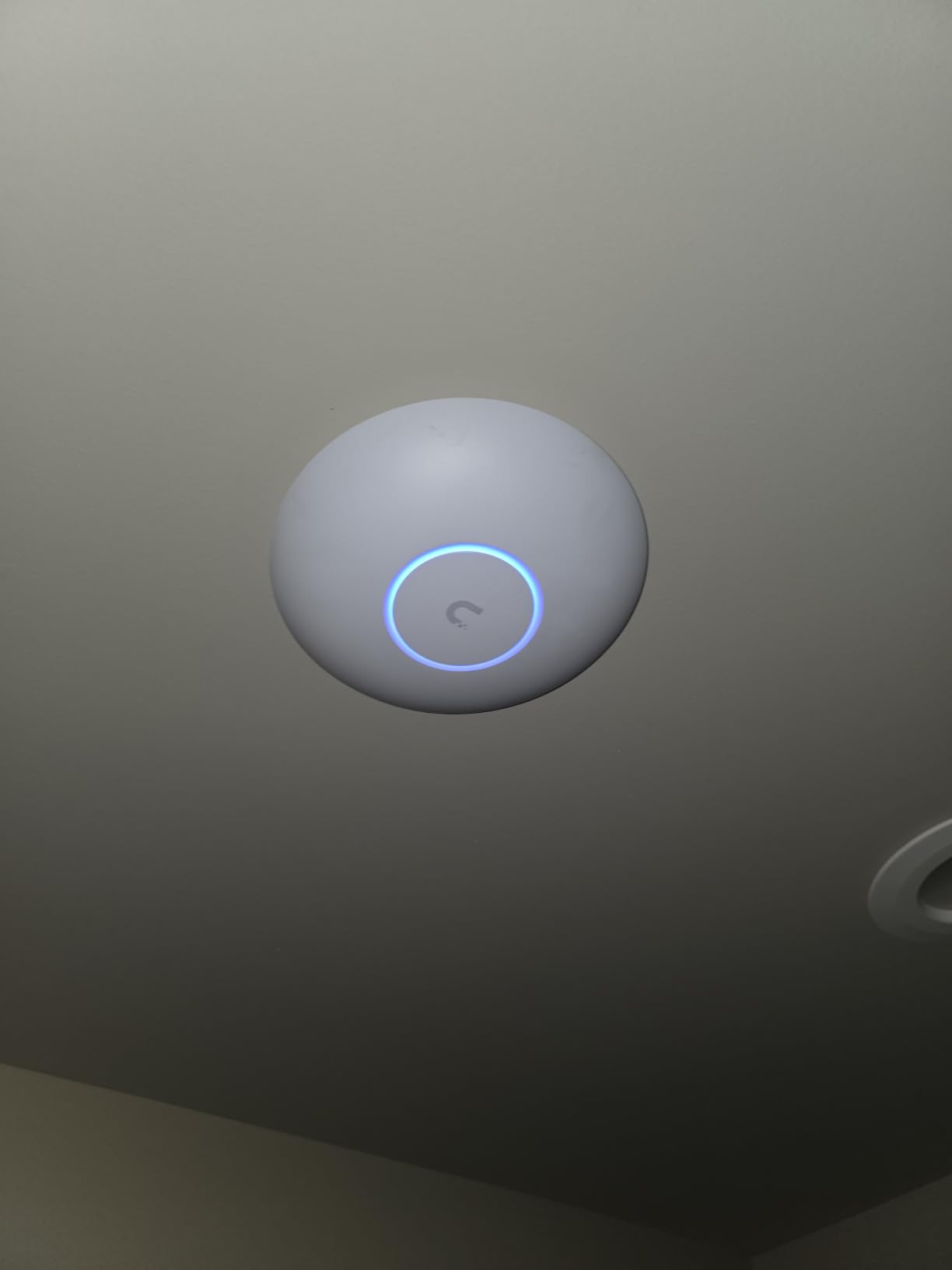 Ubiquiti Unifi U7 Long-Range Access Point customer photo 1