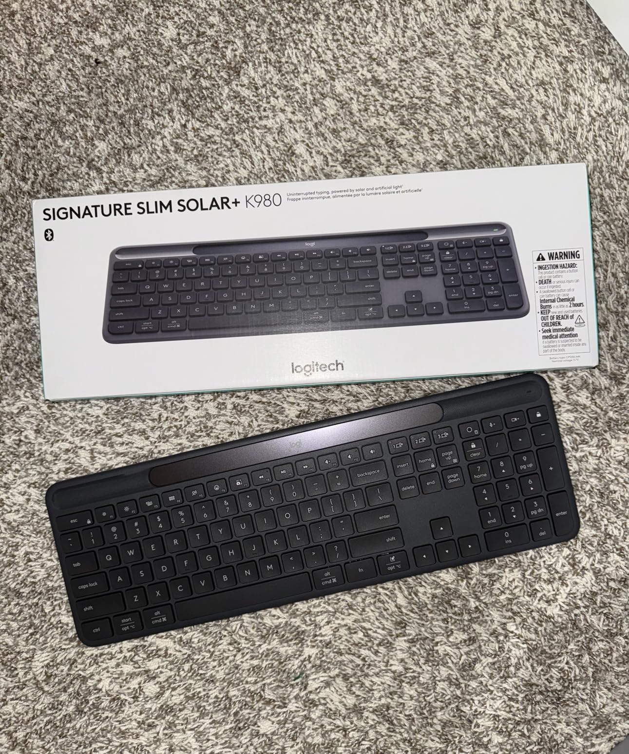 Logitech Signature Slim Solar+ K980 Wireless Bluetooth Keyboard, Universal | Recharge by solar and artificial light, up to 10 years battery life, Bluetooth, full size keyboard, for Windows, Mac, Android customer photo 1