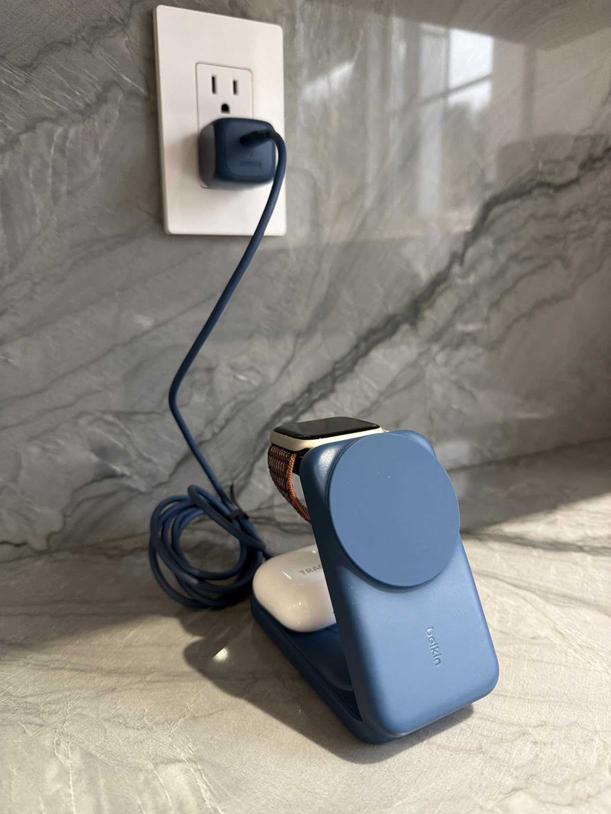Belkin Qi2.2 25W Wireless 3 in 1 Foldable Fast Charging Station for iPhone | Fast Charging, MagSafe Compatible, iPhone 17/16/15, Apple Watch, AirPods, Travel Charger, Magnetic customer photo 1