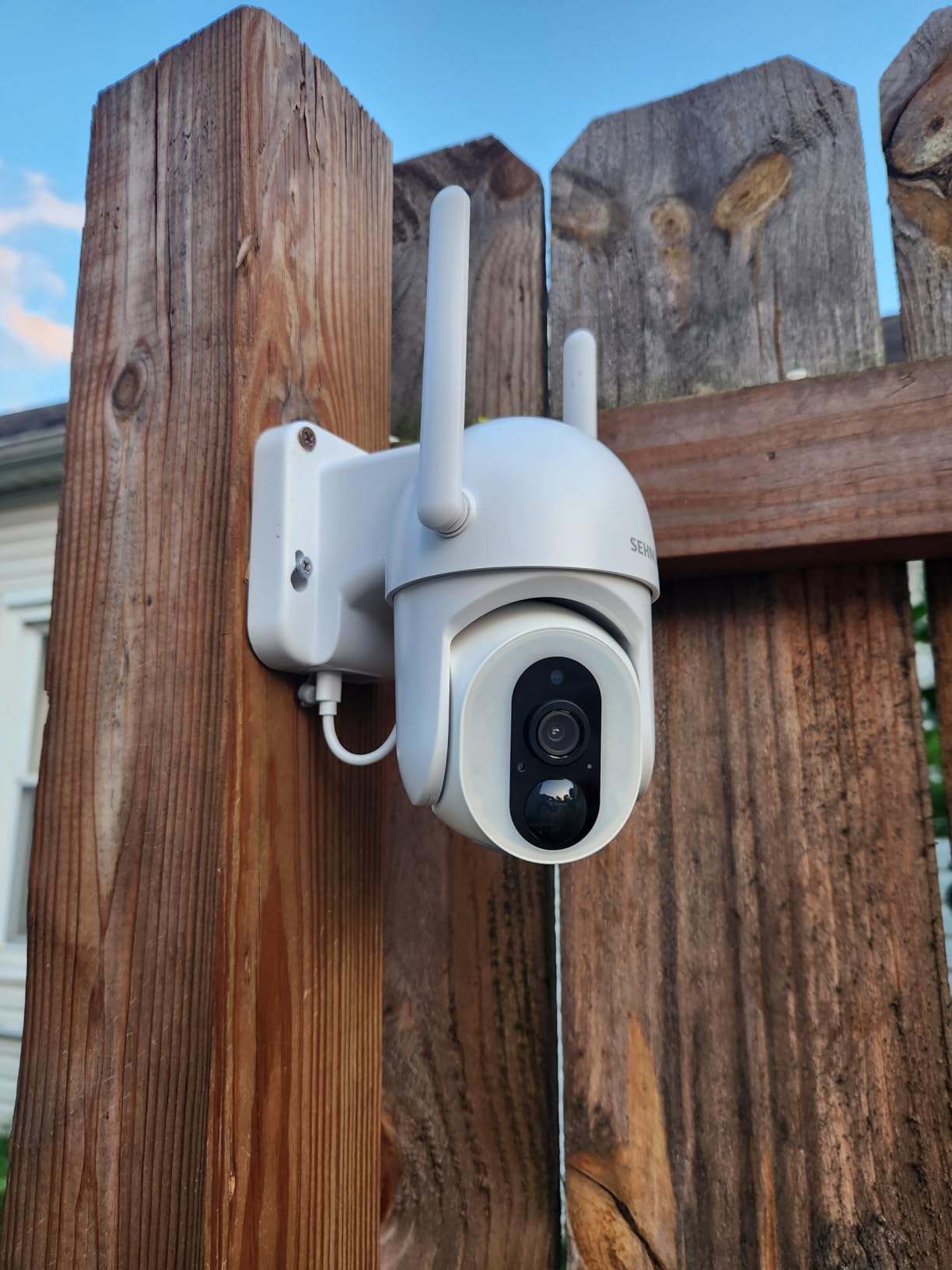 SEHMUA Security Cameras Wireless Outdoor (4-cam-kit), No Subscription Fee | 64GB Built-in Storage, 360° PTZ Coverage, 4MP Live Video, Color Night Vision, Instant Alerts, Solar Security Camera System customer photo 2