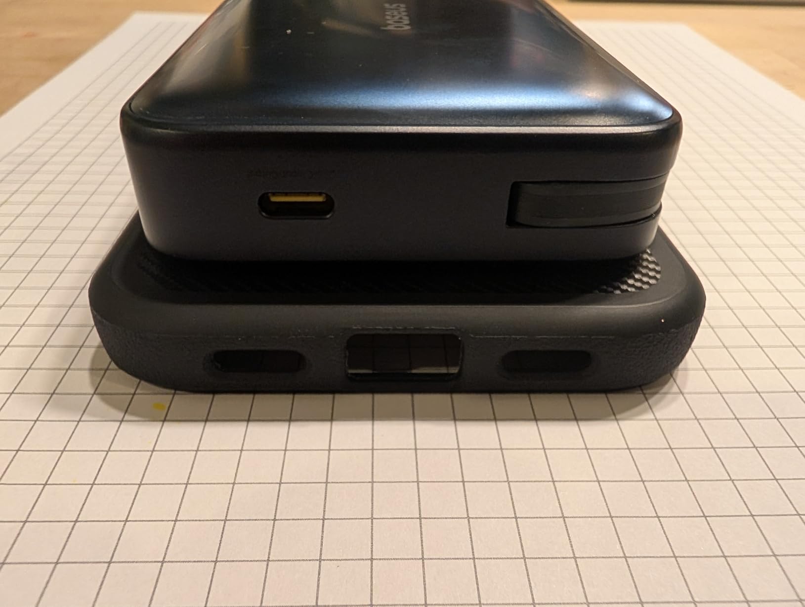 UGREEN MagFlow 10000mAh Qi2 25W Wireless Power Bank Built-in Cable customer photo 2