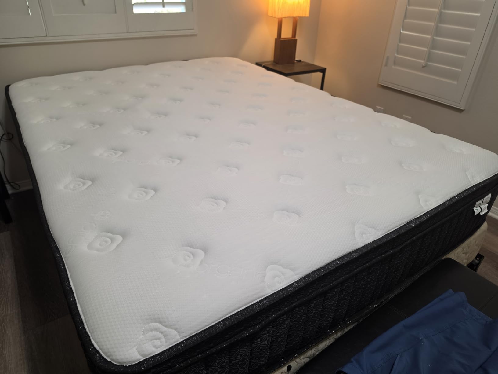 Ailis Queen Mattress, 12 Inch Queen Hybrid Mattress in a Box, Medium Firm with Upgraded Pocket Springs for Superior Motion Isolation, Strong Edge Support & Breathable Comfort customer photo 2