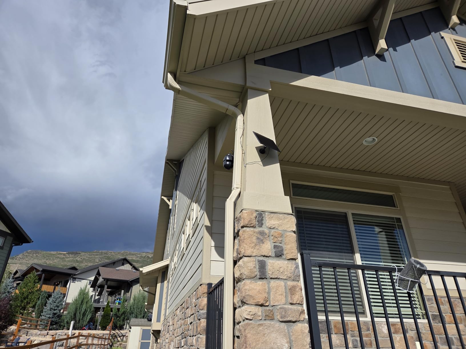 MUBVIEW 24/7 Continuous Recording Wireless Outdoor Security Camera | No Monthly Fee, 2.4G WiFi, 8X Zoom, 4MP 10W Solar Powered, 360° PTZ, Auto Tracking, SD Included, Charges Even Below 32°F customer photo 2
