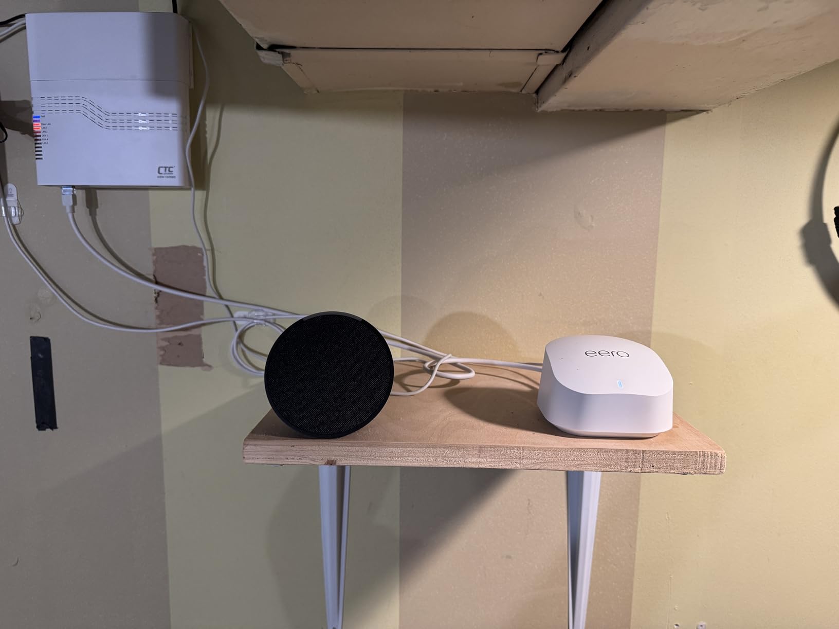 Amazon eero 6 mesh wifi system - Supports internet plans up to 500 Mbps, Coverage up to 4,500 sq. ft., Connect 75+ devices, 3-pack (1 router + 2 extenders) customer photo 1