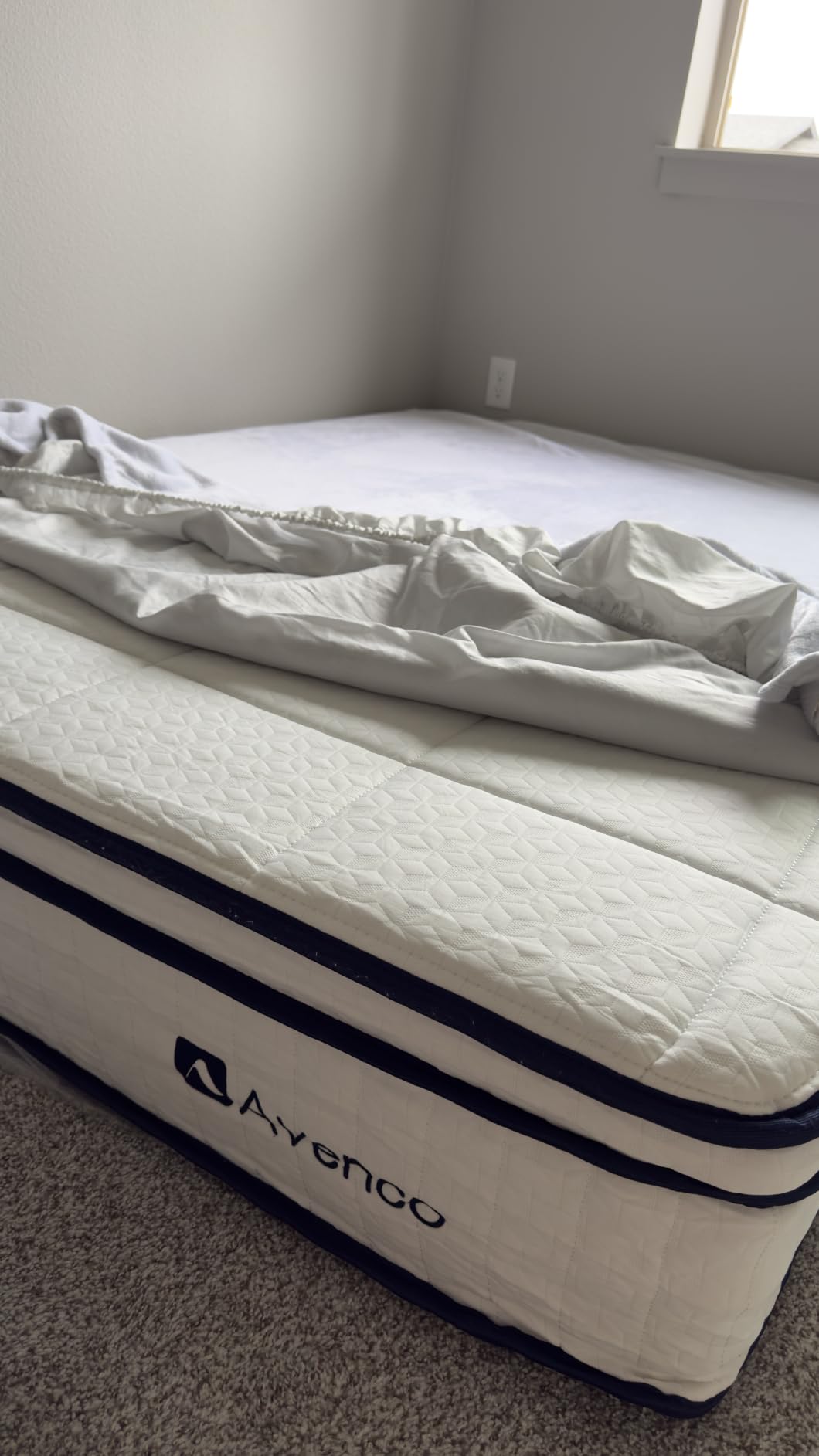 Avenco Queen Size Mattress 10 inch, Queen Hybrid Mattress in a Box | Individual Pocket Coils & Cooling Gel Memory Foam, Motion Isolation, Pressure Relief, CertiPUR-US Certified, Medium Firm customer photo 2