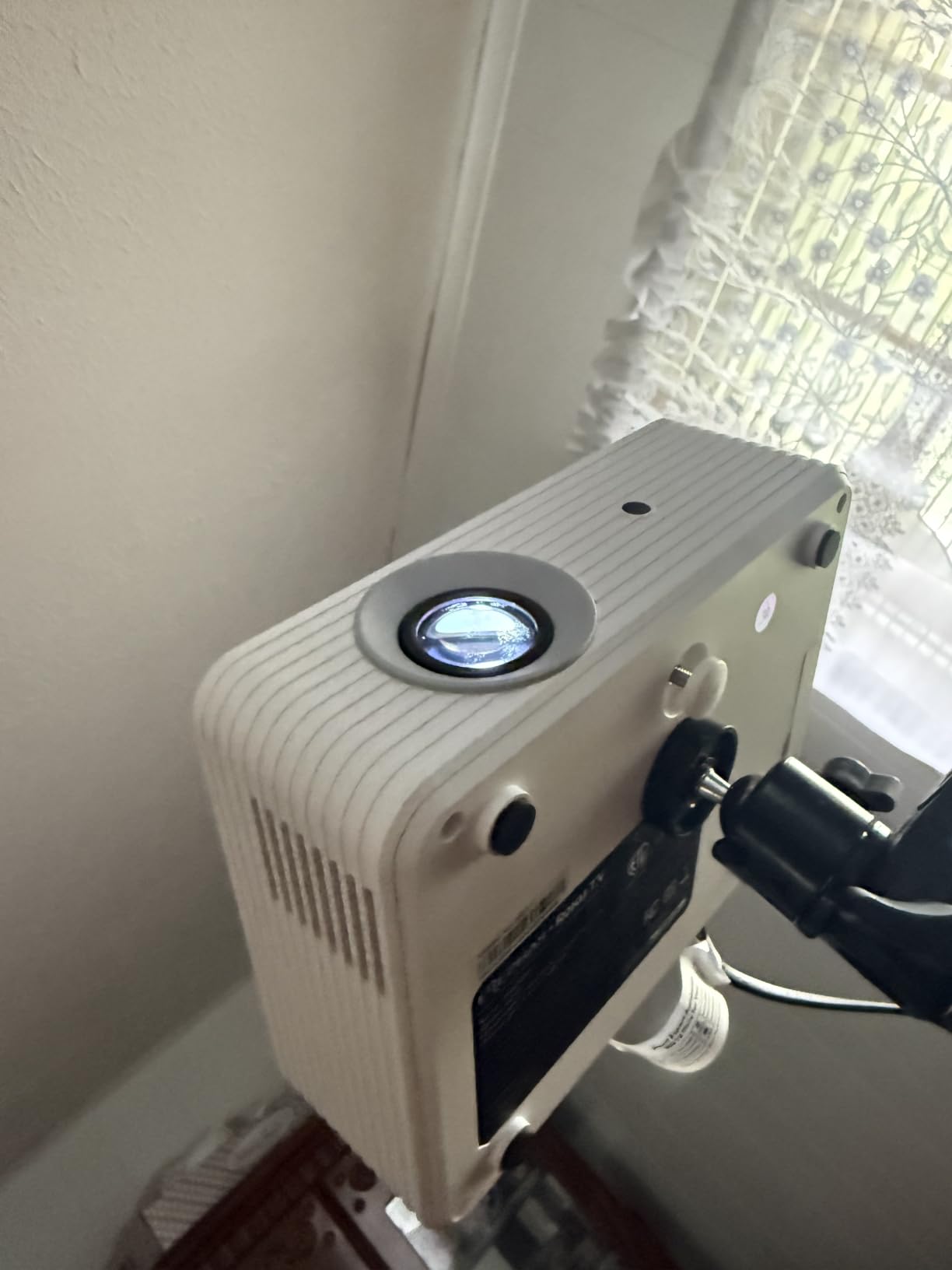 ELEPHAS Roku TV Smart Projector with Wi-Fi and Bluetooth customer photo 1