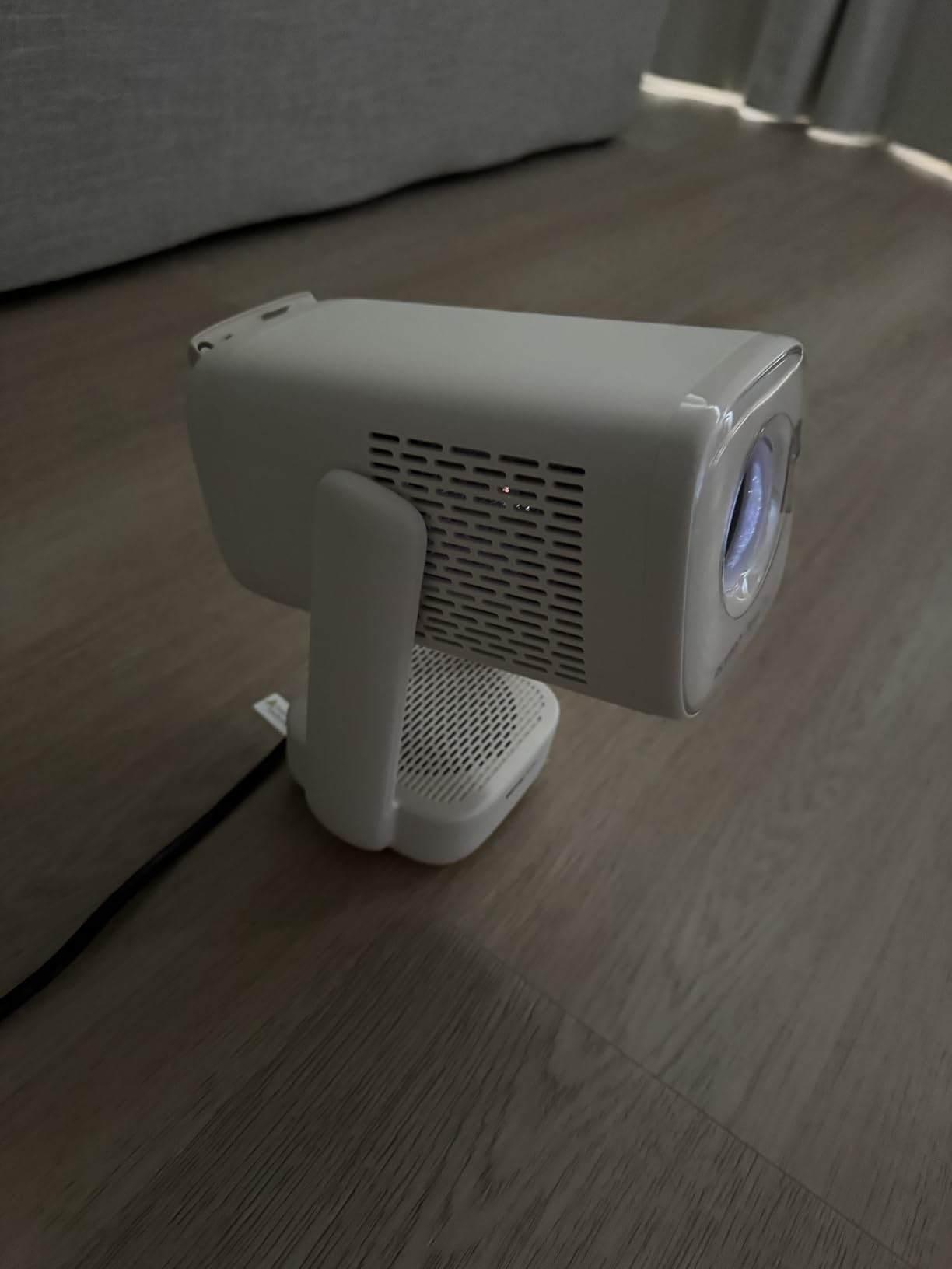 Aurzen Roku TV E1R Smart Portable Mini Projector with WiFi and Bluetooth customer photo 1